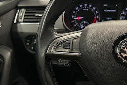 sininen Skoda Octavia 2015 kuva 19.