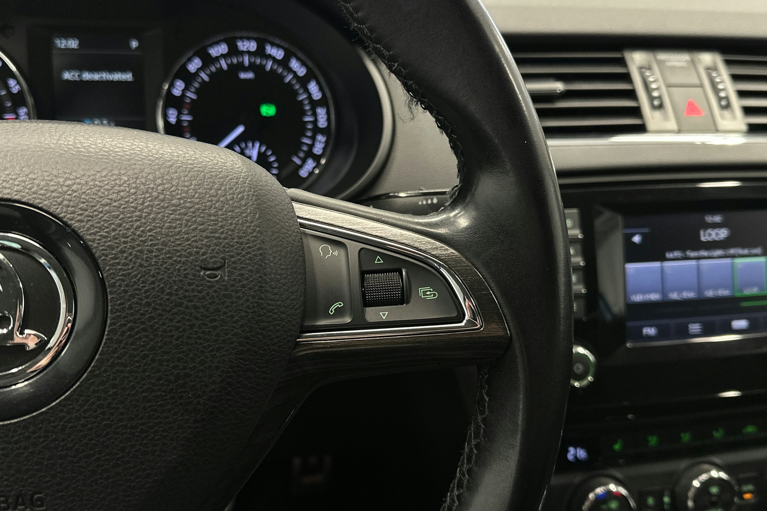 sininen Skoda Octavia 2015 kuva 20.