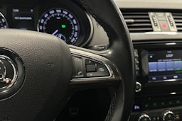 sininen Skoda Octavia 2015 kuva 20.