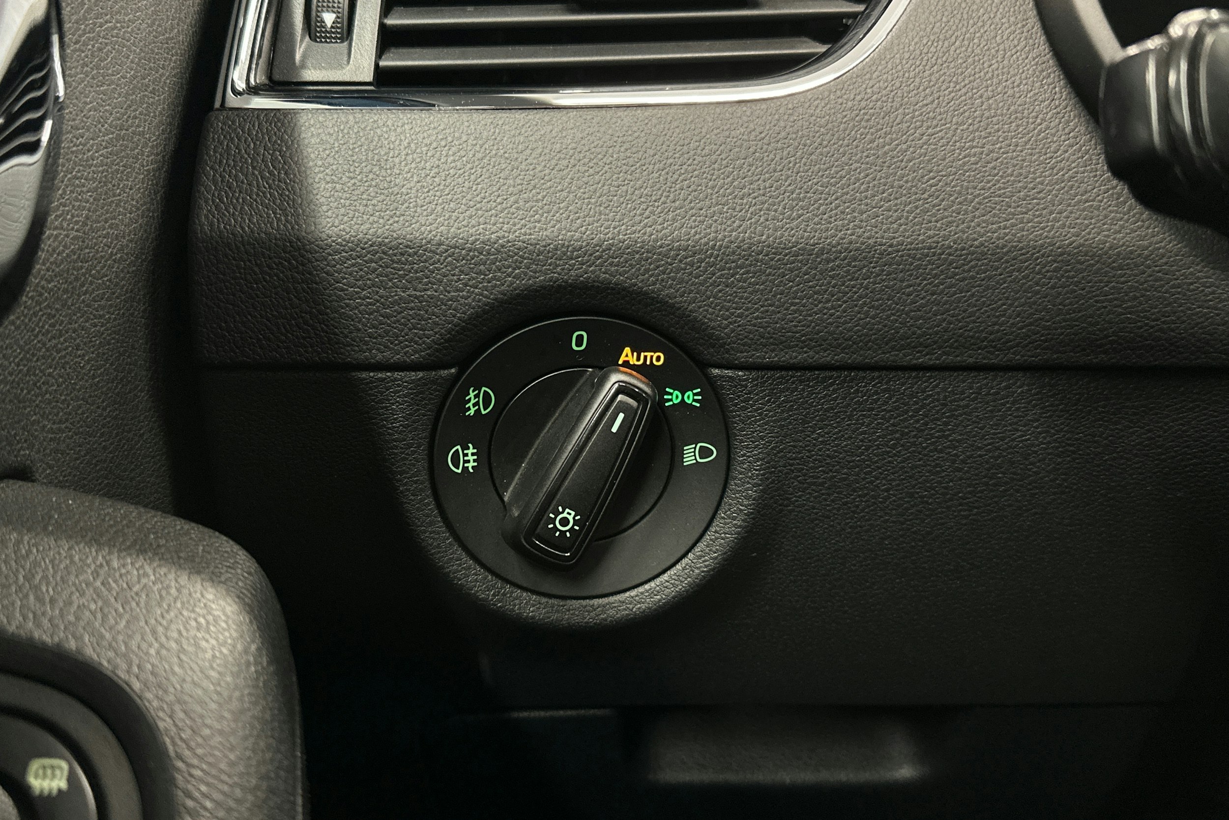 sininen Skoda Octavia 2015 kuva 21.