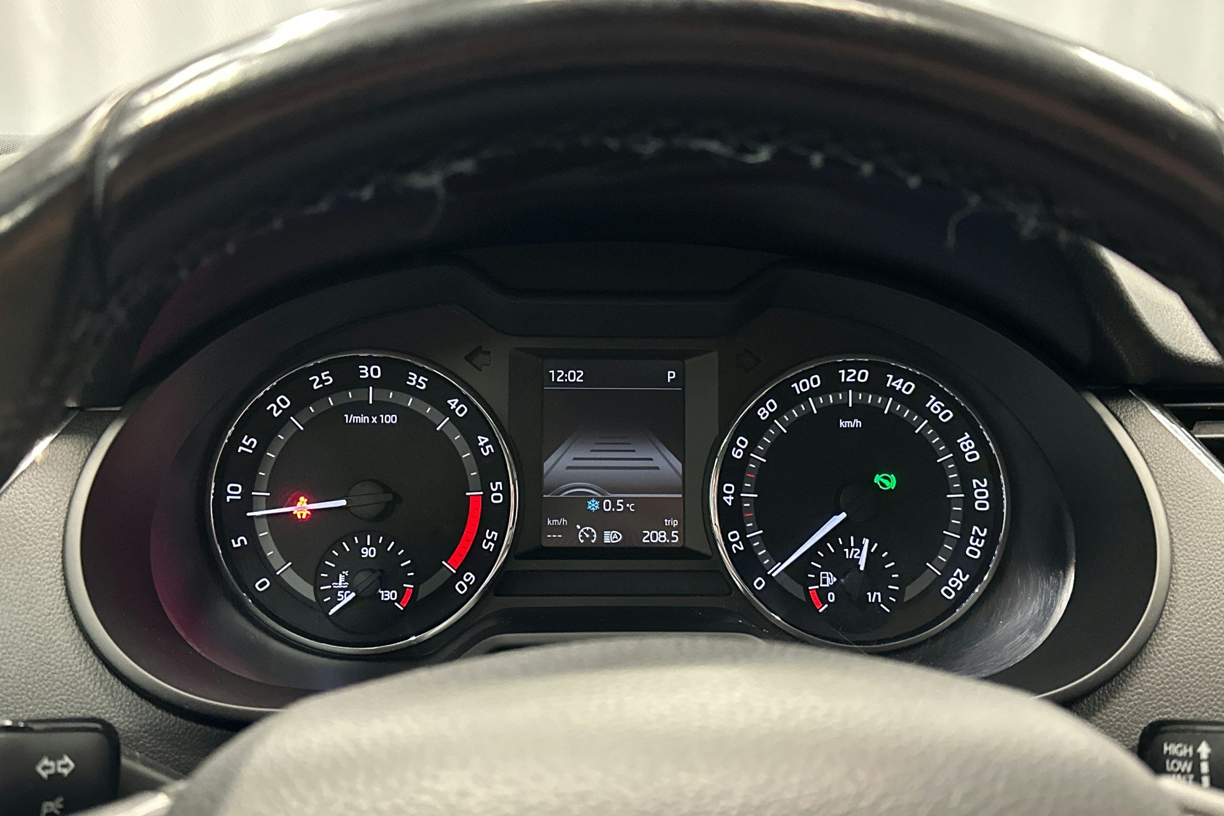 sininen Skoda Octavia 2015 kuva 23.