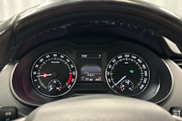 sininen Skoda Octavia 2015 kuva 23.