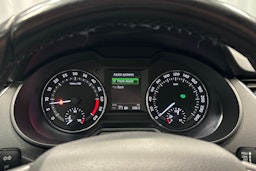 sininen Skoda Octavia 2015 kuva 24.