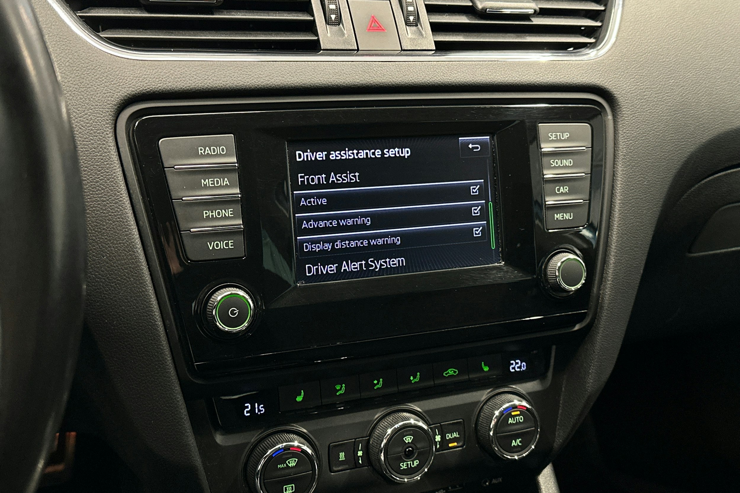 sininen Skoda Octavia 2015 kuva 26.