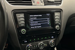 sininen Skoda Octavia 2015 kuva 26.