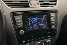 sininen Skoda Octavia 2015 kuva 28.