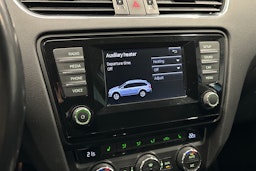 sininen Skoda Octavia 2015 kuva 29.