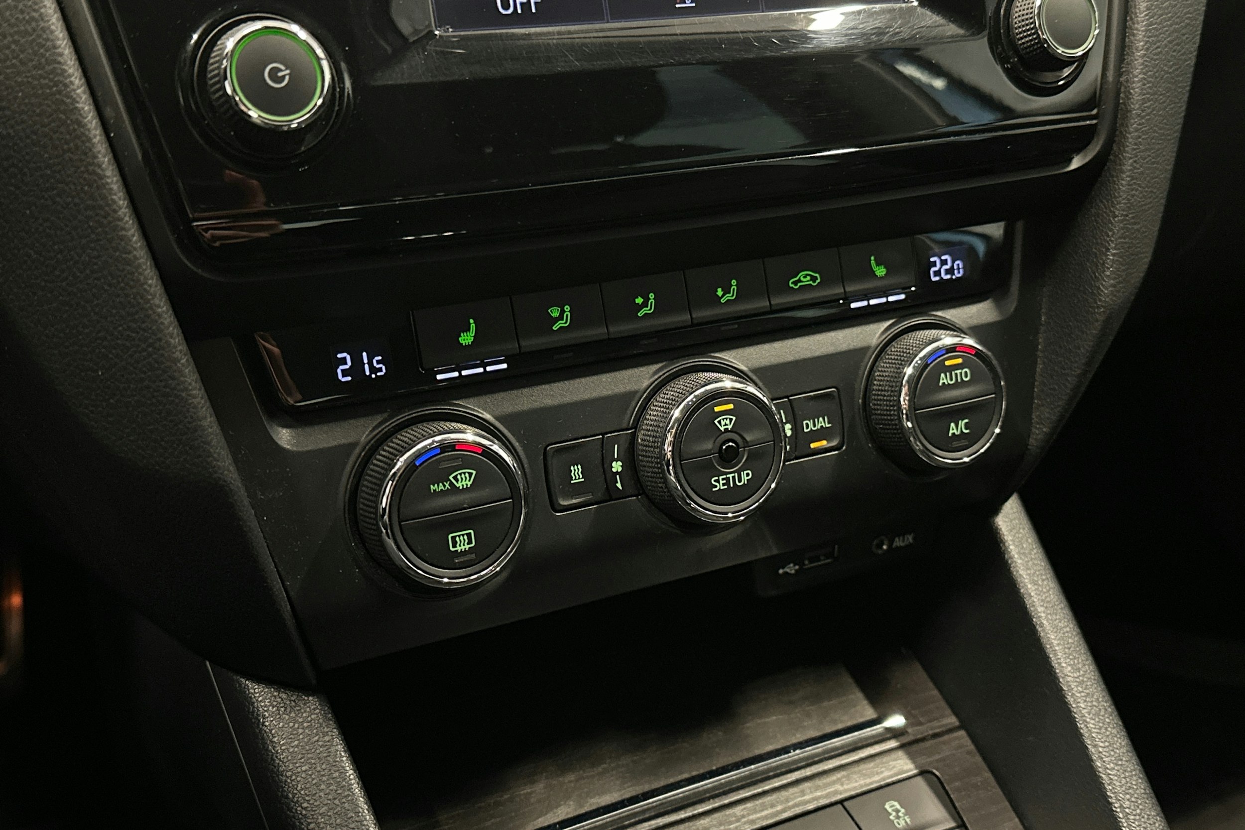 sininen Skoda Octavia 2015 kuva 31.