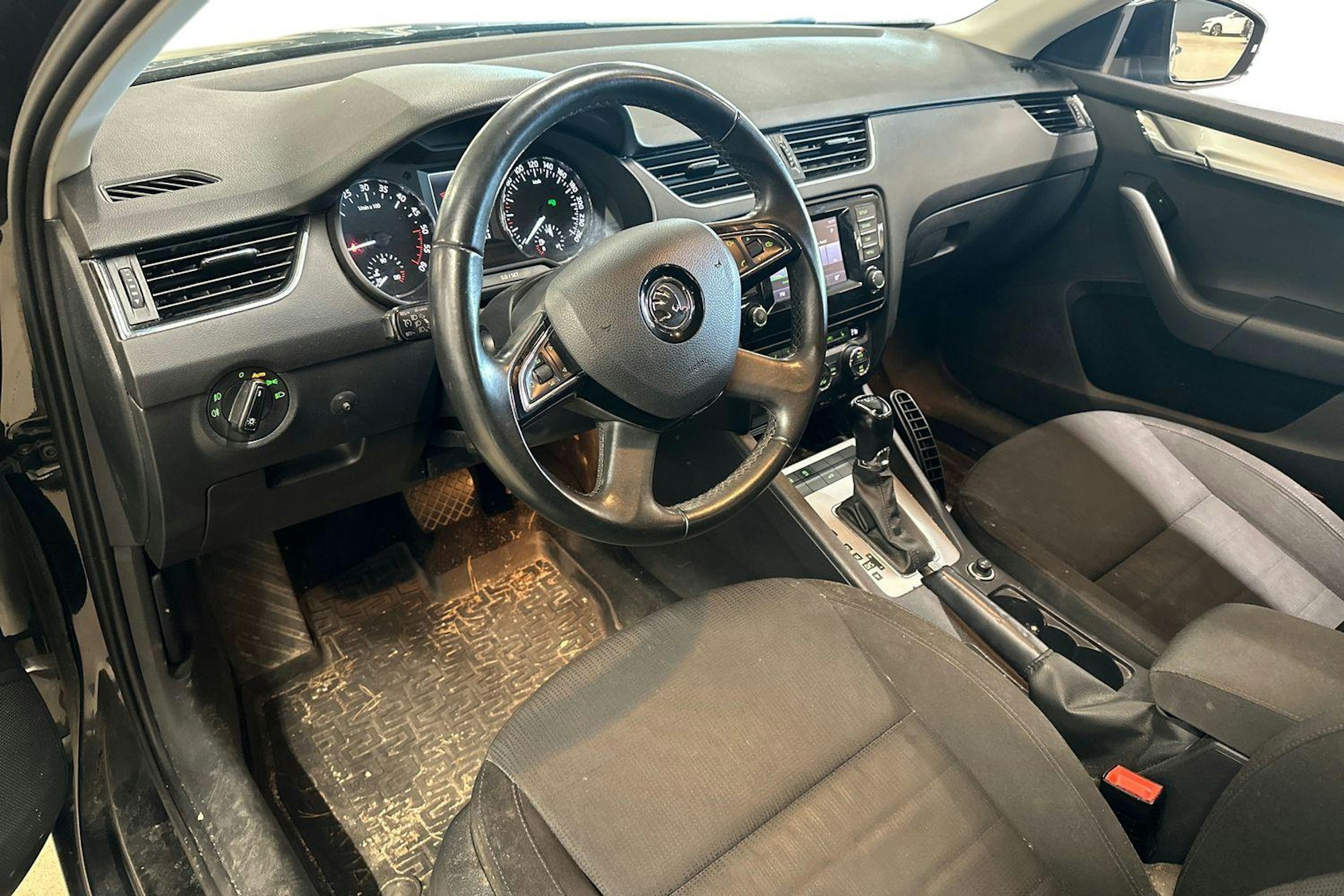 met. musta Skoda Octavia 2015 kuva 3.