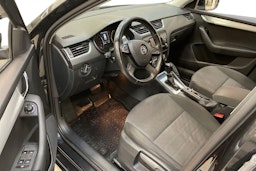 musta Skoda Octavia 2015 kuva 6.