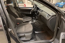 musta Skoda Octavia 2015 kuva 16.