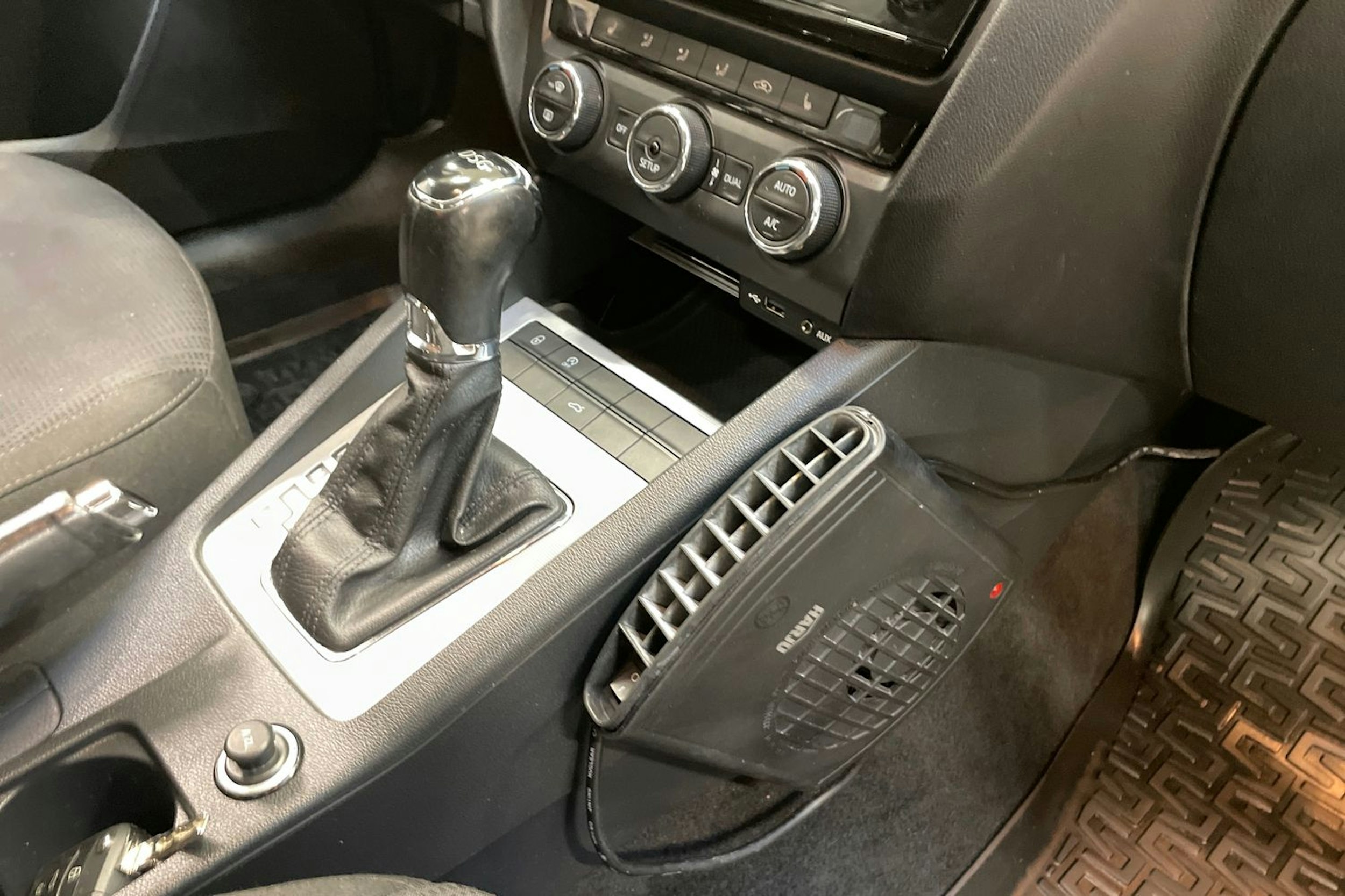 musta Skoda Octavia 2015 kuva 17.