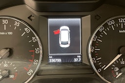 musta Skoda Octavia 2015 kuva 27.