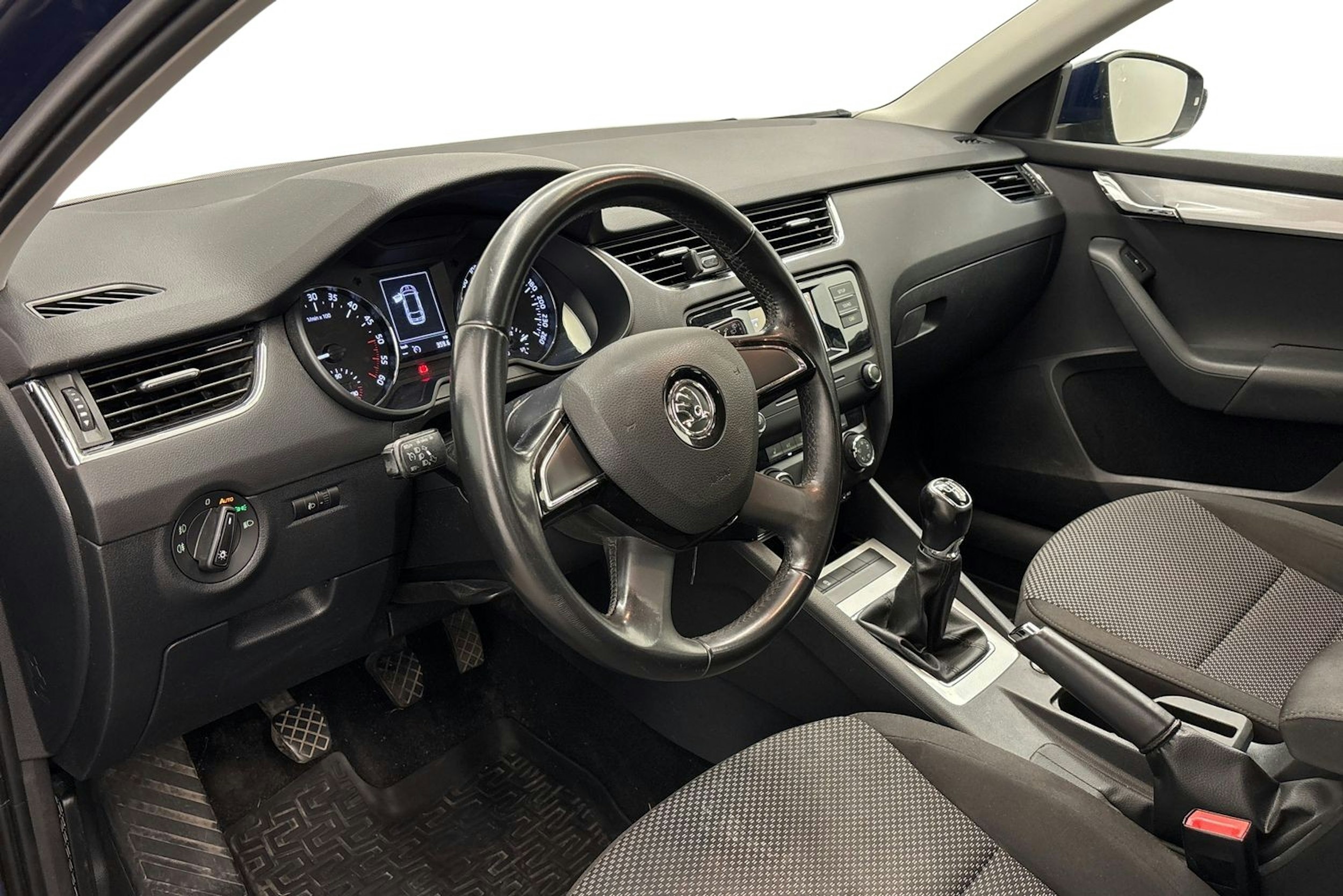 Sininen Skoda OCTAVIA 2015 kuva 3.