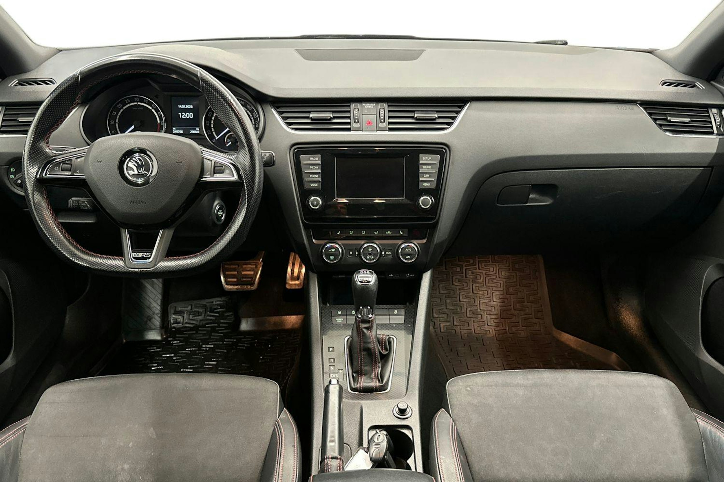 Musta Skoda OCTAVIA 2015 kuva 9.