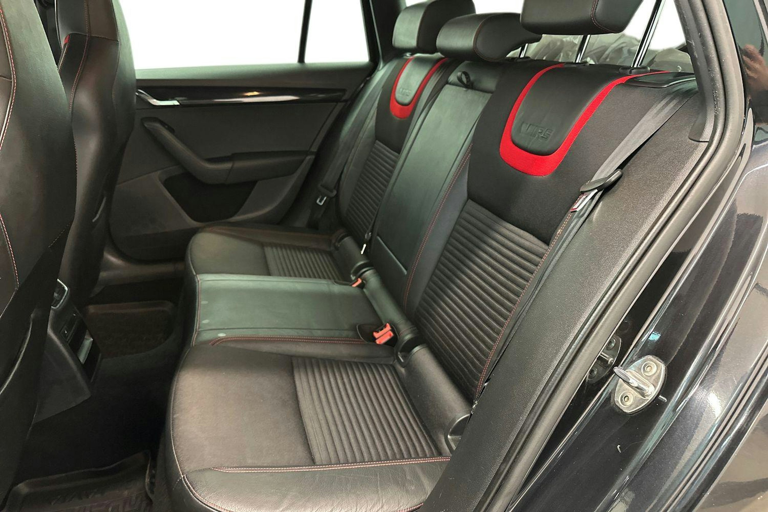 Musta Skoda OCTAVIA 2015 kuva 10.