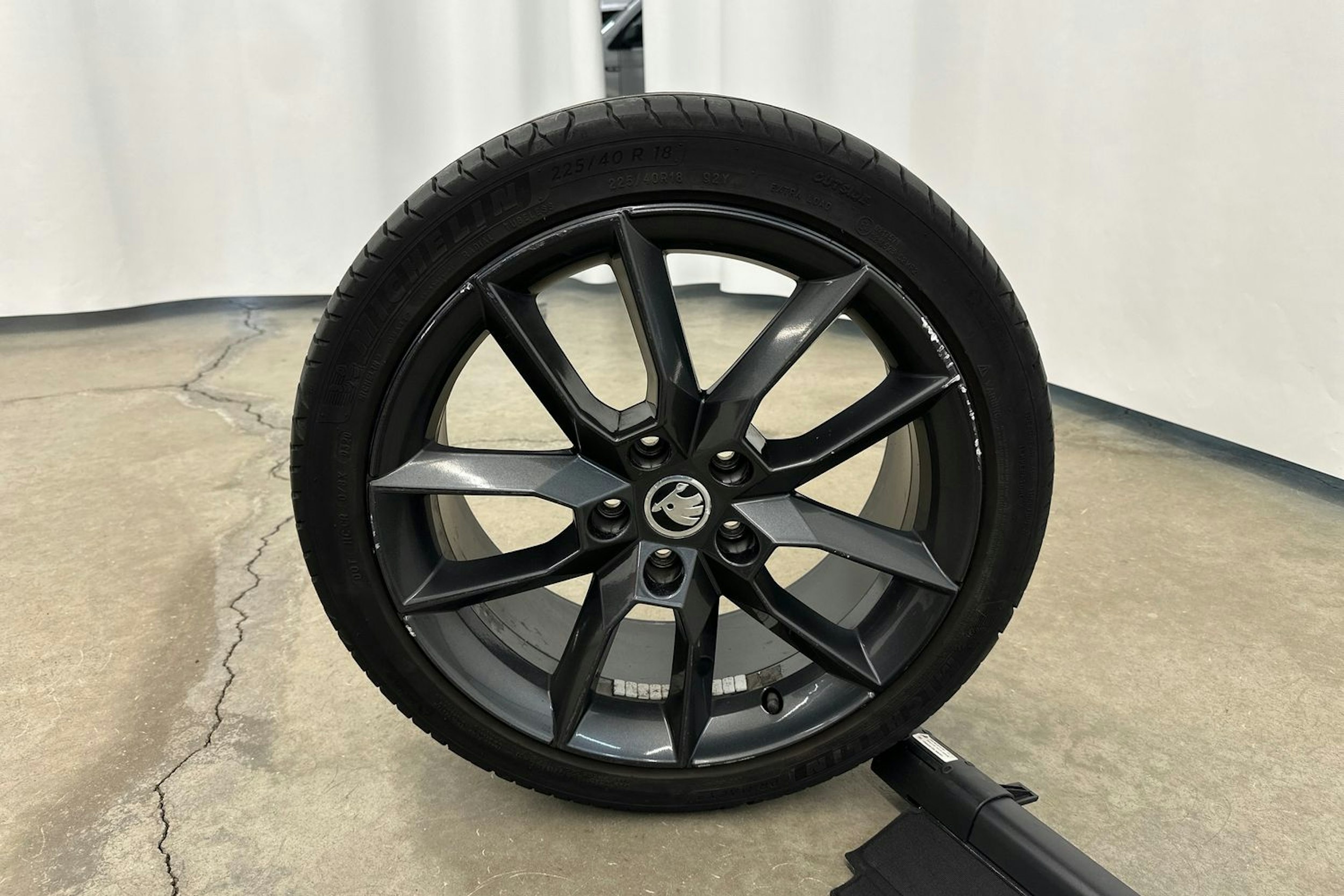 Musta Skoda OCTAVIA 2015 kuva 13.