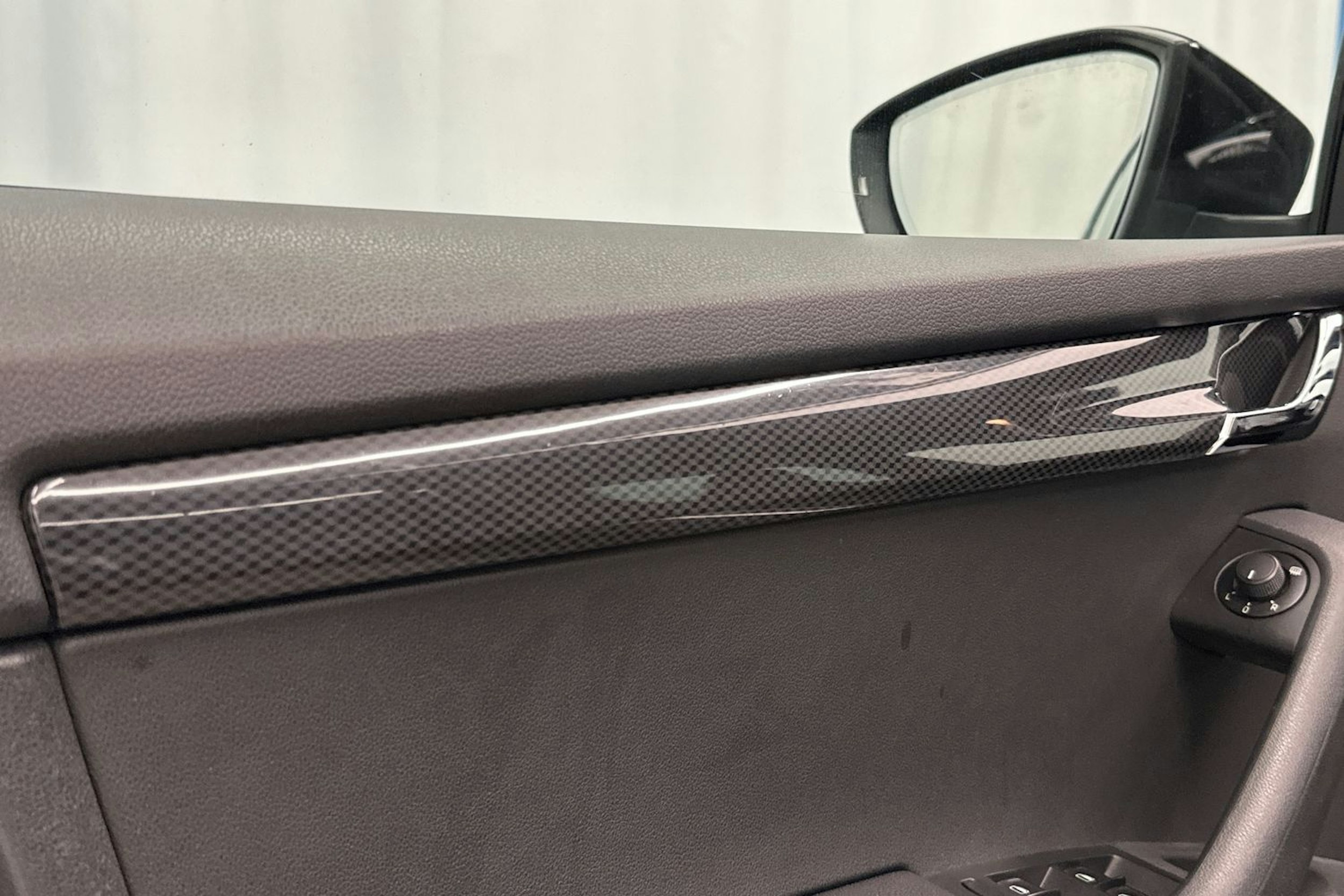 Musta Skoda OCTAVIA 2015 kuva 14.