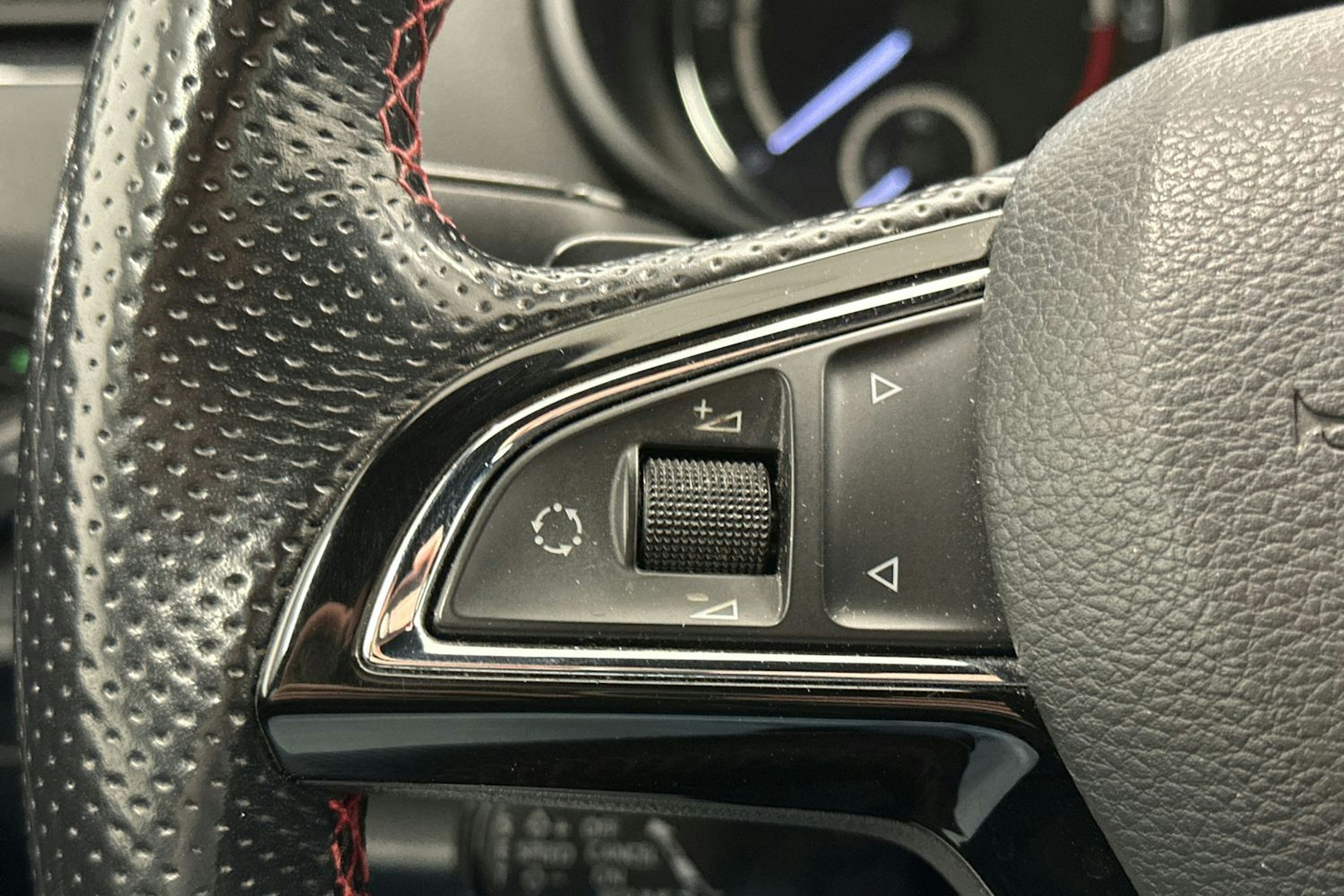 Musta Skoda OCTAVIA 2015 kuva 18.