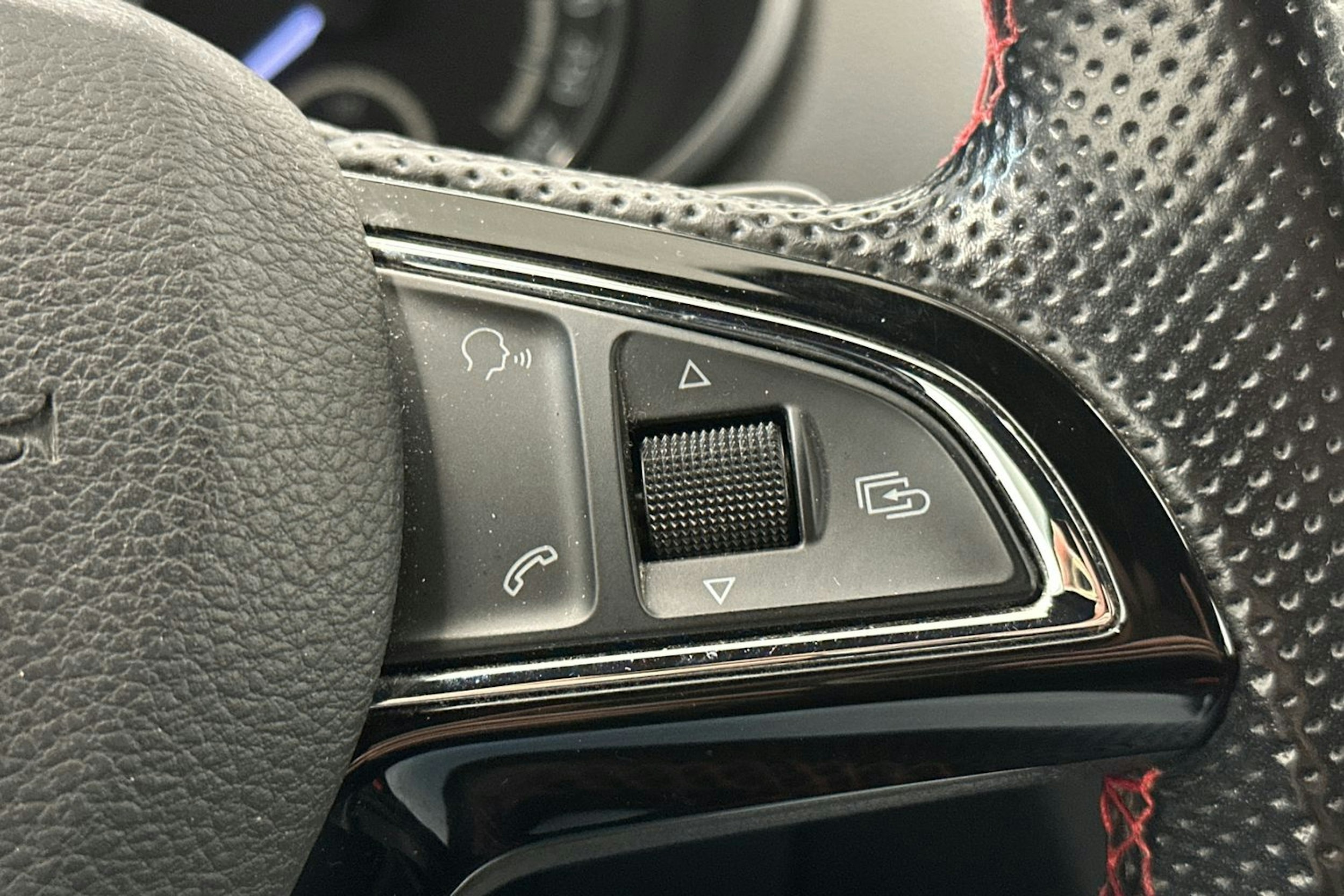 Musta Skoda OCTAVIA 2015 kuva 19.