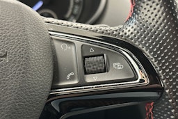 Musta Skoda OCTAVIA 2015 kuva 19.