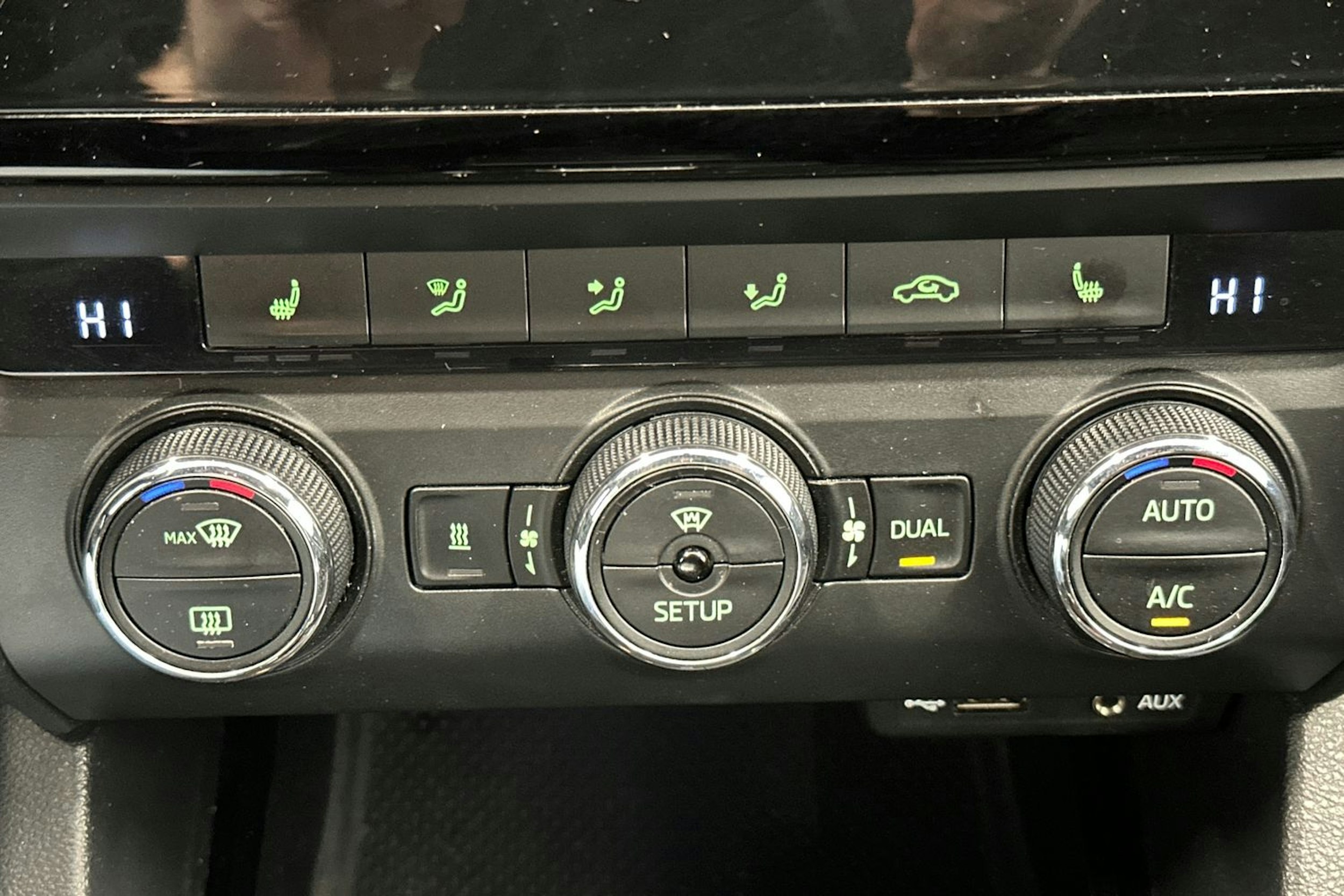 Musta Skoda OCTAVIA 2015 kuva 22.