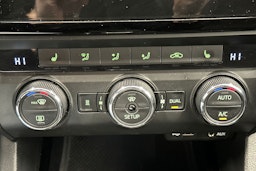 Musta Skoda OCTAVIA 2015 kuva 22.