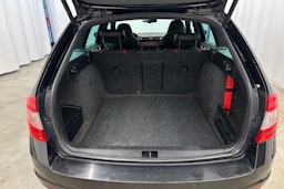 Musta Skoda OCTAVIA 2015 kuva 25.