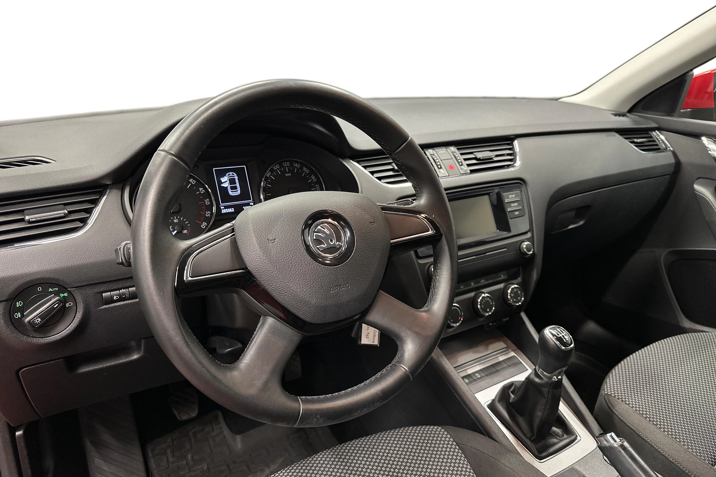punainen Skoda Octavia 2015 kuva 6.