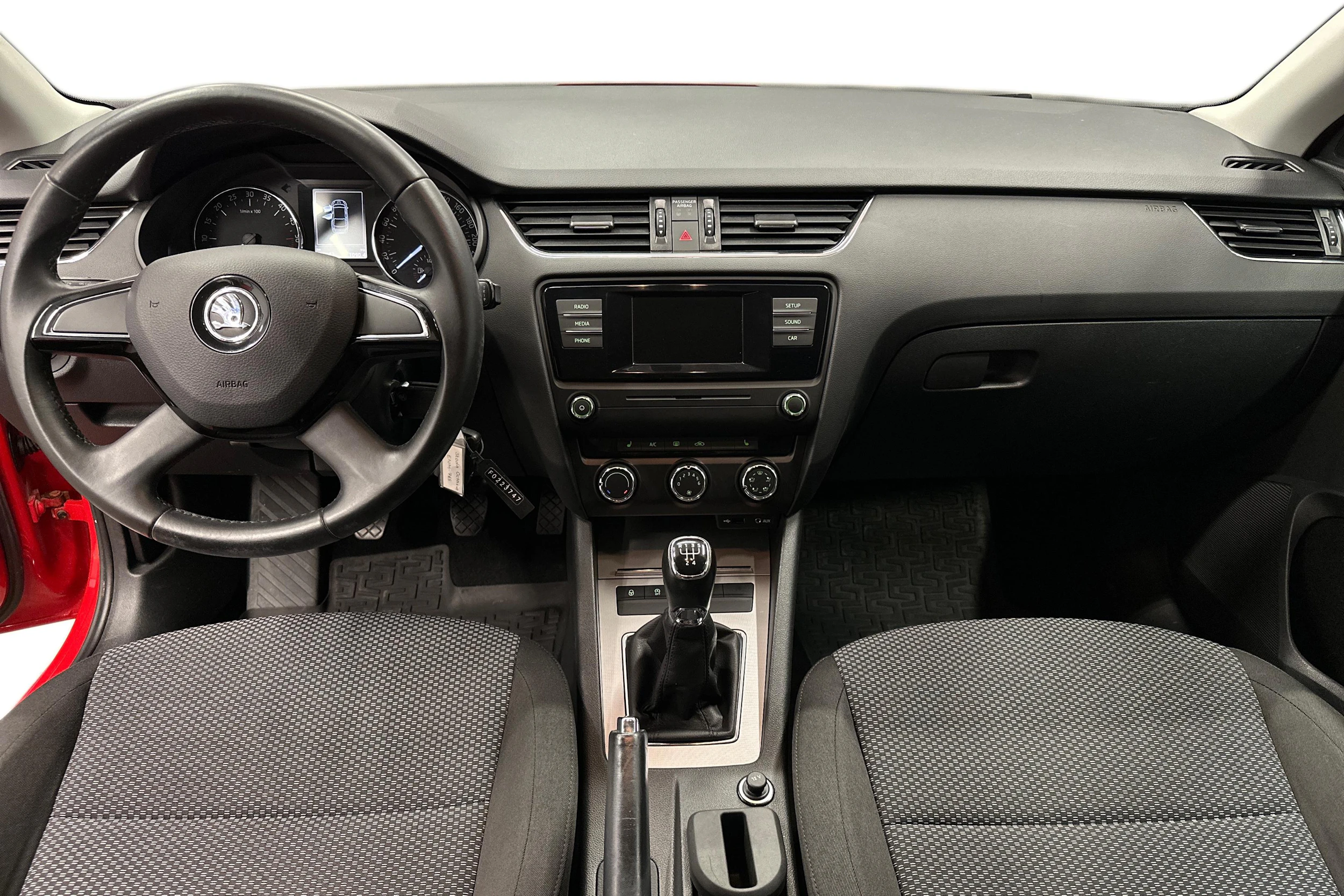 punainen Skoda Octavia 2015 kuva 7.