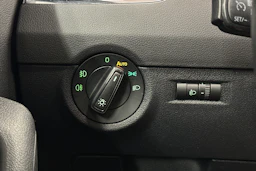 punainen Skoda Octavia 2015 kuva 14.