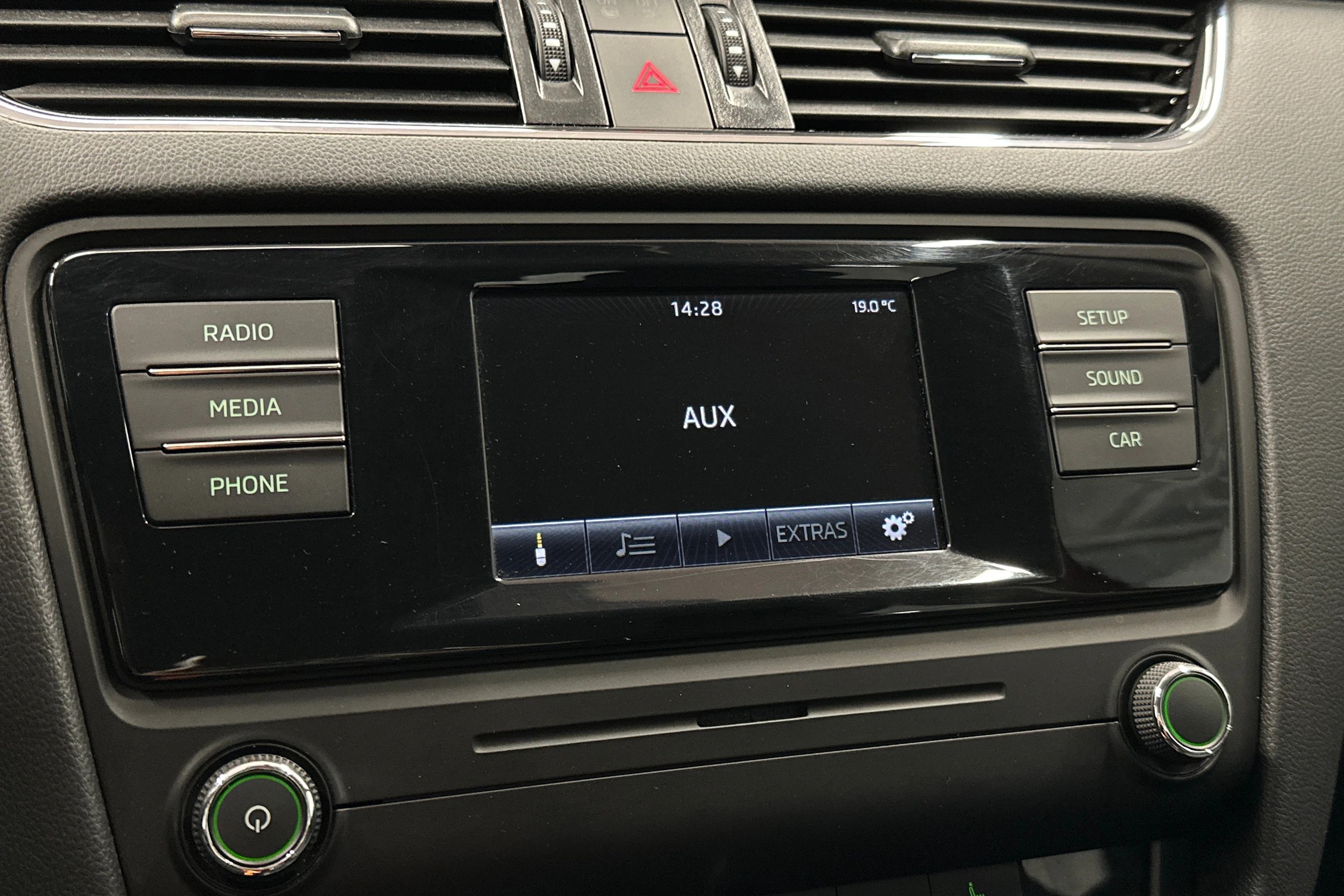 punainen Skoda Octavia 2015 kuva 17.