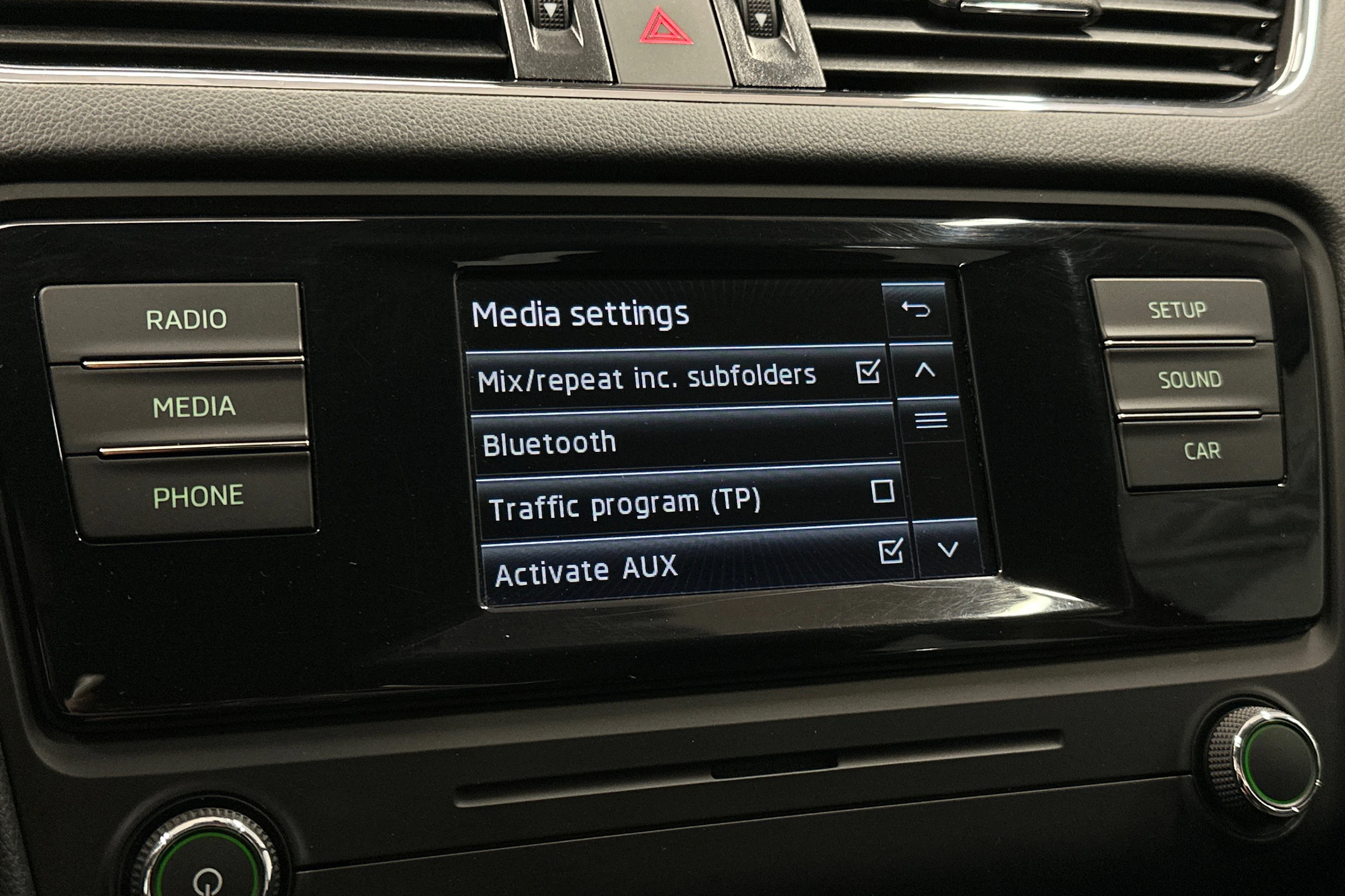 punainen Skoda Octavia 2015 kuva 18.
