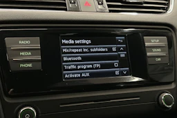 punainen Skoda Octavia 2015 kuva 18.