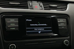 punainen Skoda Octavia 2015 kuva 19.