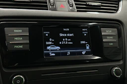 punainen Skoda Octavia 2015 kuva 20.