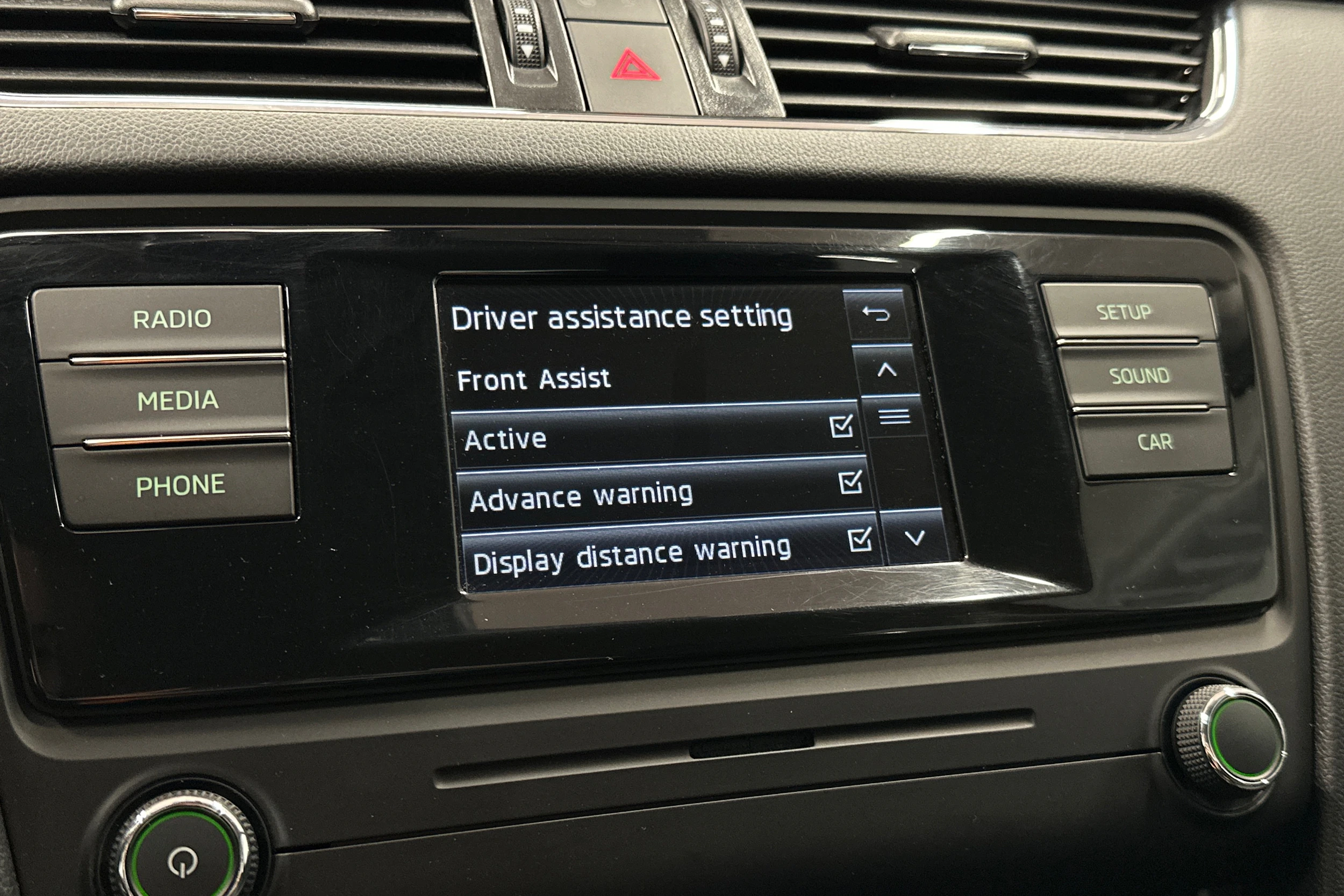 punainen Skoda Octavia 2015 kuva 21.