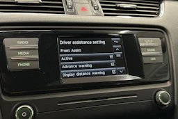 punainen Skoda Octavia 2015 kuva 21.
