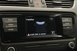 punainen Skoda Octavia 2015 kuva 23.