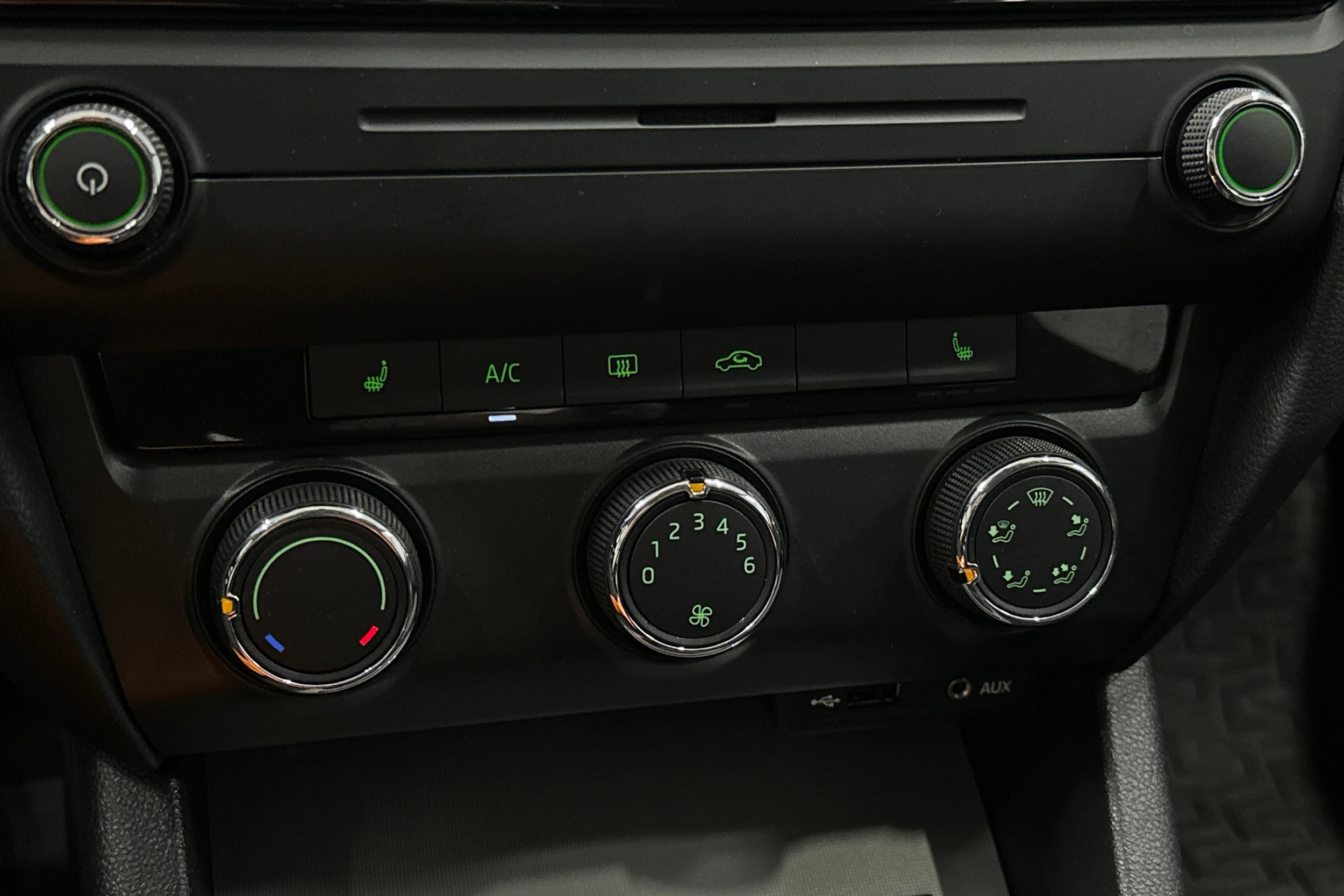 punainen Skoda Octavia 2015 kuva 24.