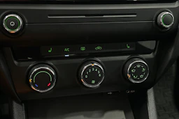 punainen Skoda Octavia 2015 kuva 24.