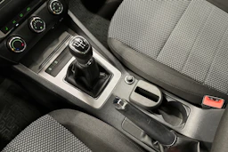 punainen Skoda Octavia 2015 kuva 25.