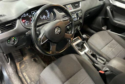 harmaa Skoda Octavia 2015 kuva 3.