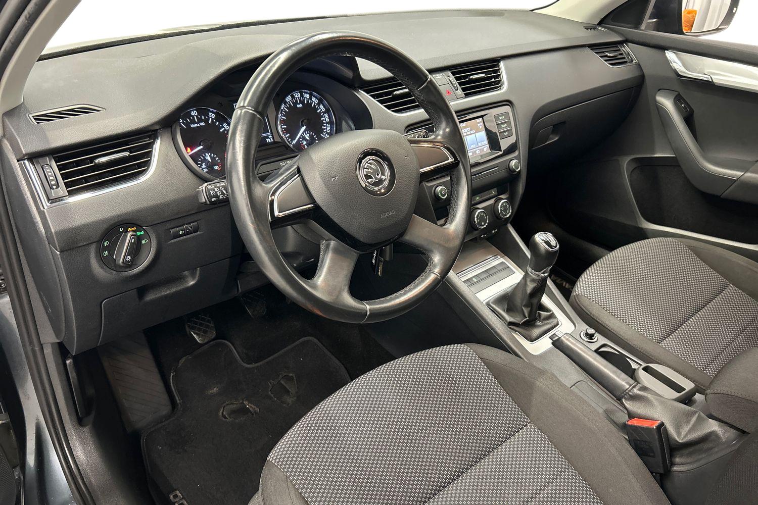 Skoda Octavia Combi 1,2 TSI Ambition 2015, kuva 6/20