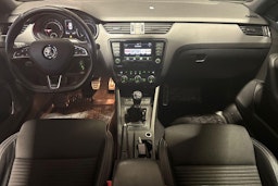 Valkoinen Skoda OCTAVIA 2015 kuva 9.