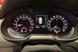 Valkoinen Skoda OCTAVIA 2015 kuva 16.