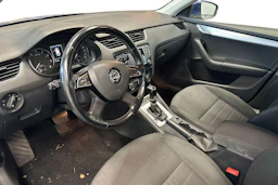 sininen Skoda Octavia 2015 kuva 3.