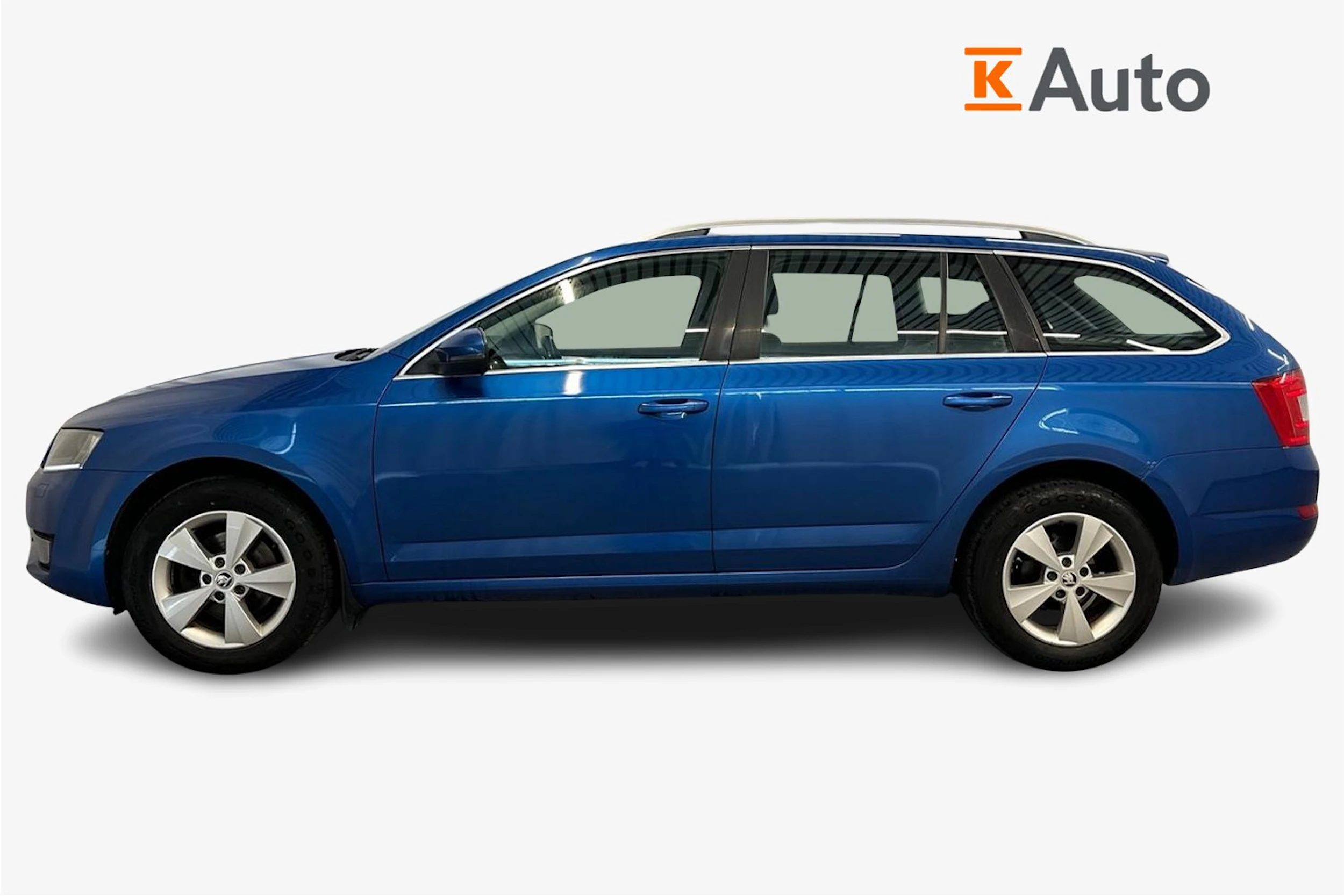 sininen Skoda Octavia 2015 kuva 5.