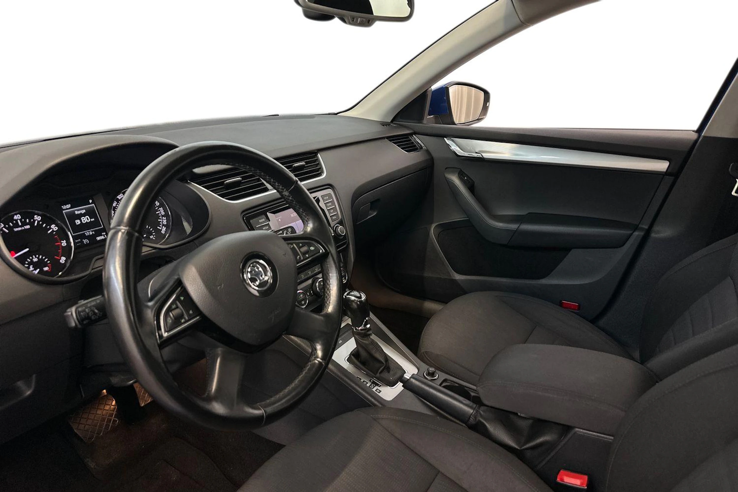 sininen Skoda Octavia 2015 kuva 6.