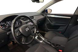 sininen Skoda Octavia 2015 kuva 6.